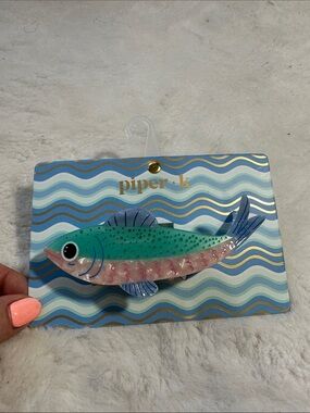 Piper K fish claw hair clip